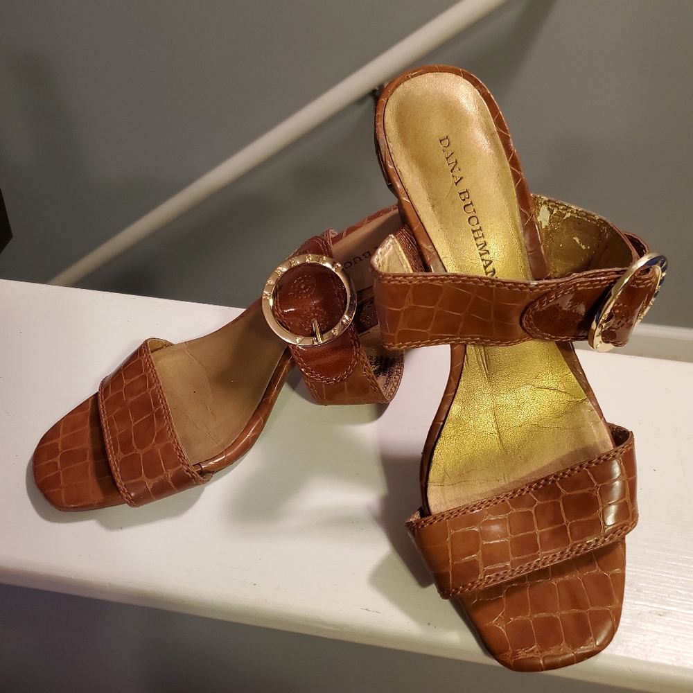 Dana Buchman tan slide sandals 8